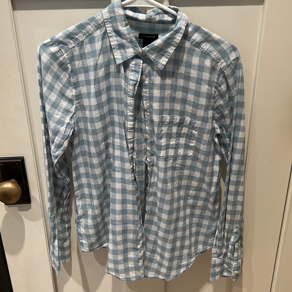 ANN TAYLOR womens blue and white summer button up Small